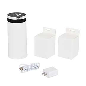 内容物は本体、専用のカップ型アクセサリ（２サイズ）、給電用のUSBケーブルと、ＡＣ電源変換アダプタです。