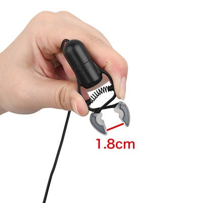 クランプが開く範囲は約1.8cm。よほど乳首が大きくない限り、挟むことができるはずです。