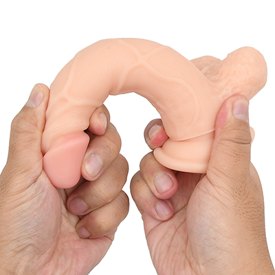 ６種類すべてハリのある弾力素材です。適度にしなるから扱いやすさも◎。人によってはニオイが気になるかも…。