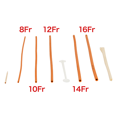 「8Fr（外径2.7mm）」～「16Fr（外径5.3mm）」までの太さ比較。爪楊枝、マドラー、割り箸（片方）は参考アイテム。