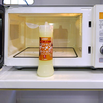 必ず蓋を開いてから電子レンジに設置してください。