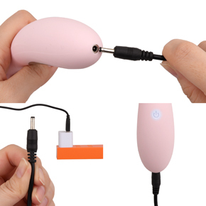 USB充電式。充電中はライトが点滅し、完了後点灯します。連続稼働時間は約60分です。