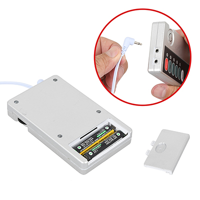 電源は単四電池×２本（付属）。コントローラー側に端子が２つあるので、複数のアタッチメントを同時に動かせます。