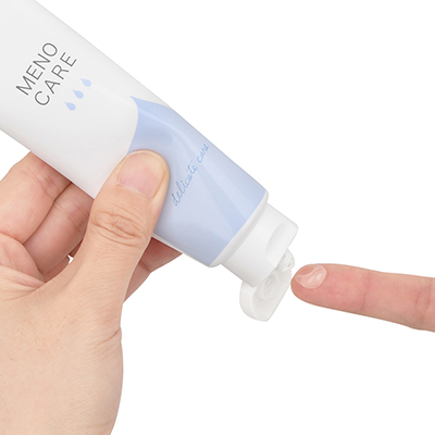 無香料・無着色のジェルで、皮膚アレルギーテスト済み。ワンタッチのキャップを開けて適量を指先に取りましょう。