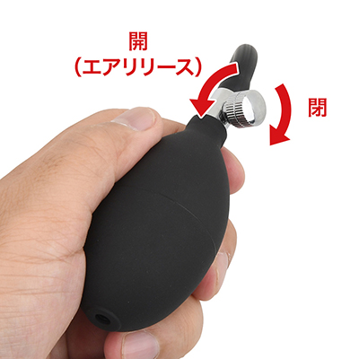 握り部分もシリコン製です。空気圧を調整できるバルブ付きで、緊急時も安心。ポンピングもスムーズにできます。