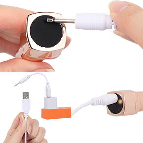 充電はUSB充電式。充電中はライトが点滅します。