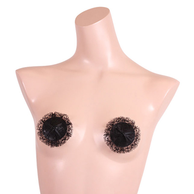 黒で女っぽく！レースニップレス