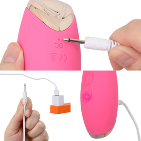 充電はUSB充電式。充電時間は約120分、連続稼働時間は約60分です。充電中はライトが点滅します。