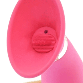 上下に動くかわいいベロが振動しながらペロペロと舐めまわします。