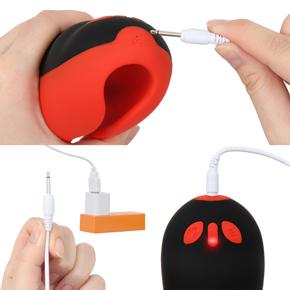 充電はUSB充電式。充電時間は150分、連続稼働時間は約100分です。充電中はライトが点滅し、完了後はライトが点灯します。