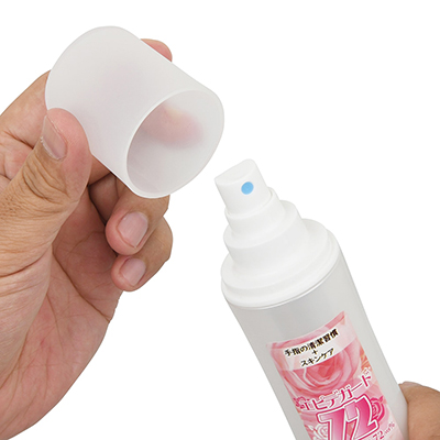 キャップをはずして使用します。ごく一般的なプッシュ式スプレーを採用しているので、使いやすいですね。