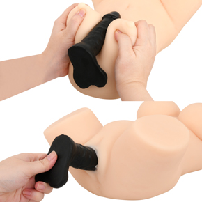 敏感な乳首をコリコリと弄んだり、挿入時の骨に当たる感触を楽しめます。