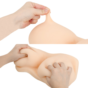 むっちりとした弾力。乳首を弄って遊んでみたり、揉みしだいたり、おっぱいの感触を堪能できます。