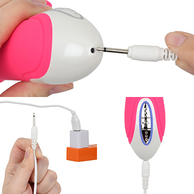 充電はUSB充電式。充電時間は約120分、連続稼働時間は約60分です。充電中はライトが点滅します。