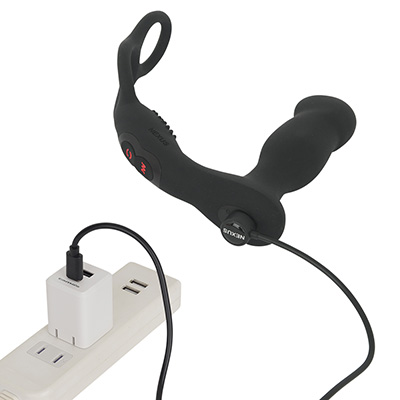 本体充電中はボタンが赤く点灯します。こちらはフル充電まで約２時間、連続可動は約150分とスタミナも十分。