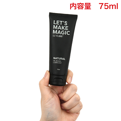 ハンドクリームや化粧品のような見た目とサイズで、メイクポーチに入れてあっても全く違和感なく持ち運べます。