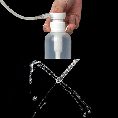９つの穴から多方面に噴射！指掛けフックも付いているのでプッシュしやすいです。