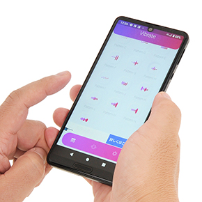 【使用手順１】まずは、スマホにお好みの振動アプリをダウンロード。「バイブ」で検索すると、けっこうありますよ。
