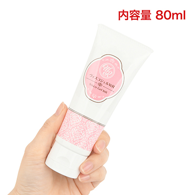 コスメ用品かハンドクリームのような、女性らしいボトルデザイン。内容量も競合モデルより多く、コスパよし。