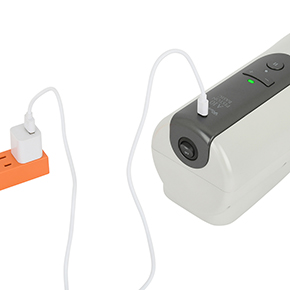 USB充電式でフル充電までは約２時間、連続可動は約120分という、かなり優れたバッテリー。長時間ＯＫです。