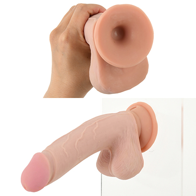 大きな吸盤は、ビッグサイズのディルドもしっかりとホールドしてくれます。