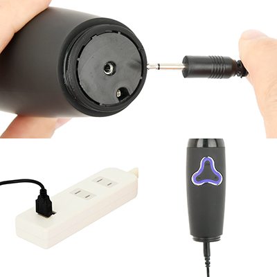 充電はUSB充電式。充電中はライトが点滅します。