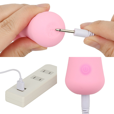 USB充電式でエコにも配慮しています。充電中はライトが点滅し、充電が完了するとライトが点灯します。
