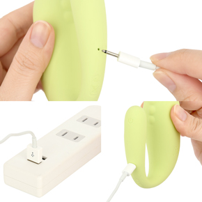 充電はUSB充電式。充電中はライトが点滅し、充電が完了するとライトが点灯します。
