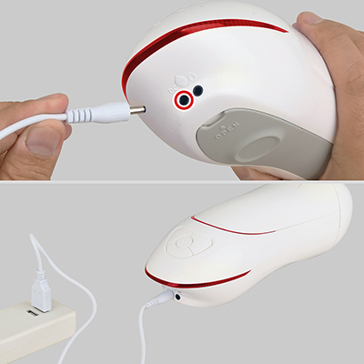 本体フロント側に２つのジャックが並んでいて、左が充電用、右がイヤホン用です。フル充電までは約２時間、連続可動は約45分。充電しながらの動作はできません。