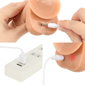 本体の充電はUSB充電式。充電時間は約４時間、連続稼働時間は約１時間です。