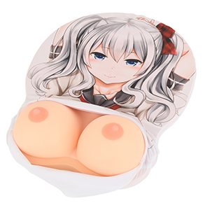 服をまくり上げての“おっぱいポロリ”。観賞するのもいいですが、ここから思いっきりイジり倒すのも一興でしょう。