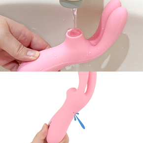 吸引洗浄ボタン付きでお手入れも簡単。水を入れながらボタンを押し続けることで、排出口からスムーズに排水できます。