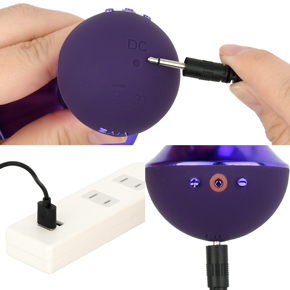 充電はUSB充電式。充電時間は約90分、連続稼働時間は約75分です。充電中はライトが点滅します。