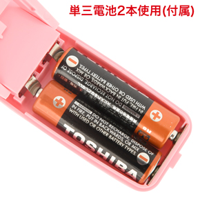 電池は本体背面のフタをあけて装填します。パワーはこれだけなので、電池残量には要注意。