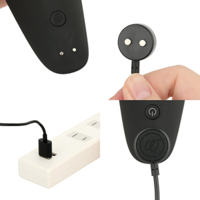 充電はUSB充電式。充電時間は約２時間、連続稼働時間は約３時間です。充電中はライトが点滅します。