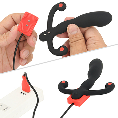 専用のマグネットプラグを使うUSB充電式。スペックはフル充電まで約２時間、連続可動が約120分とまずまず。