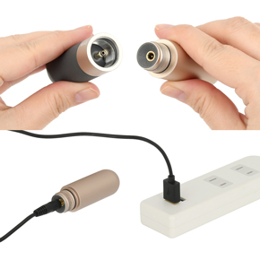 充電はUSB充電式。充電時間は約120分、連続稼働時間は約60分です。充電中はライトが点滅します。