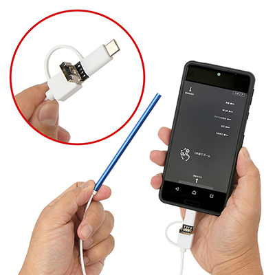 USB、microUSB、USB-Cの３in１端子が便利。端末につなげるとLEDが自動点灯します。　※画面はハメ込み合成