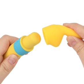 本体へ被せるように抜き差しするだけで、簡単に着脱できます。