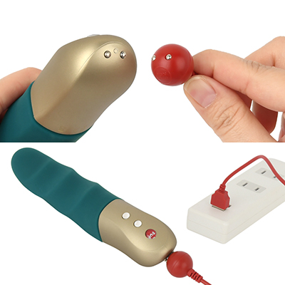 充電はマグネット式USB充電仕様。充電時間は約４～６時間、連続稼働時間は約３時間です。充電中はライトが点滅します。