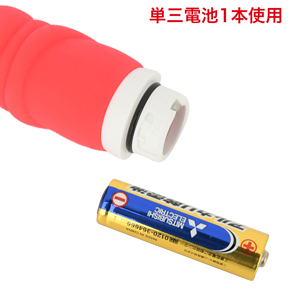 写真の向きに合わせて電池をセットしてください。