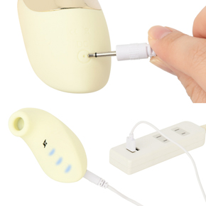 充電はUSB充電式。充電時間は約80分、連続稼働時間は約120分です。充電中はライトが点滅します。