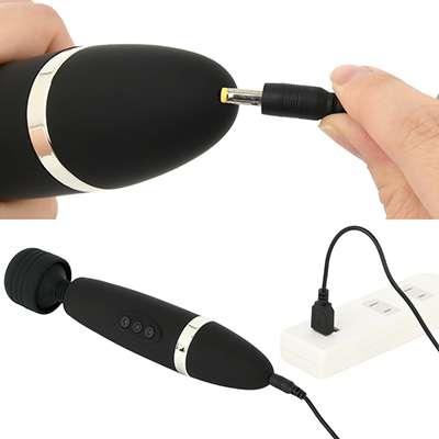 充電はUSB充電式。充電時間は約150分、連続稼働時間は約90分です。充電中はライトが点滅し、充電が完了するとライトが点灯します。