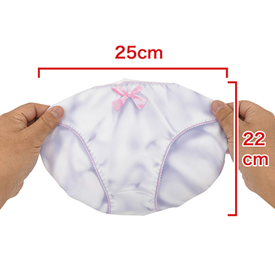 【パンティサドルカバー】ステッチの付いた楕円形の防水生地に、同じく純白パンツを印刷。　※数値はＮＬＳ実測値