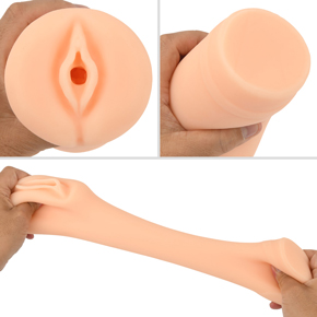 申し訳程度に女性器っぽい挿入口です。素材自体はソフトなんですが、ボリュームがあるので弾力感は強め。