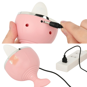 充電はUSB充電式。充電時間は約120分、連続稼働時間は約40分です。充電中はライトが点滅します。