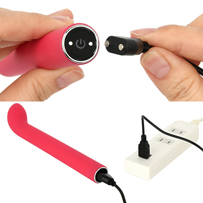 充電はマグネット式USB充電仕様。充電中はライトが点滅します。