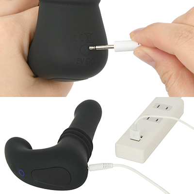 充電はUSB充電式。充電時間は約90分、連続稼働時間は約30～60分です。充電中はライトが点滅し、充電が完了するとライトが点灯します。