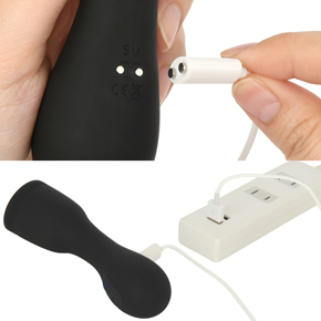 充電はマグネット式USB充電仕様。充電時間は約120分、連続稼働時間は約90分です。充電中はライトが点滅し、充電が完了するとライトが点灯します。