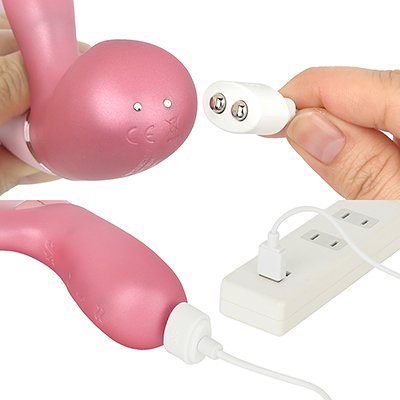 充電はマグネット式USB充電仕様。充電時間は約150分、連続稼働時間は約60分です。充電中はライトが点滅します。